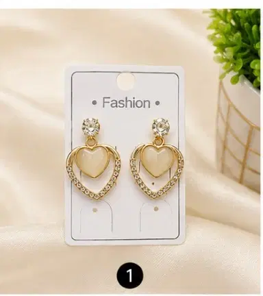 Elegant Gold Tone Heart Shape Earrings with Rhinestone