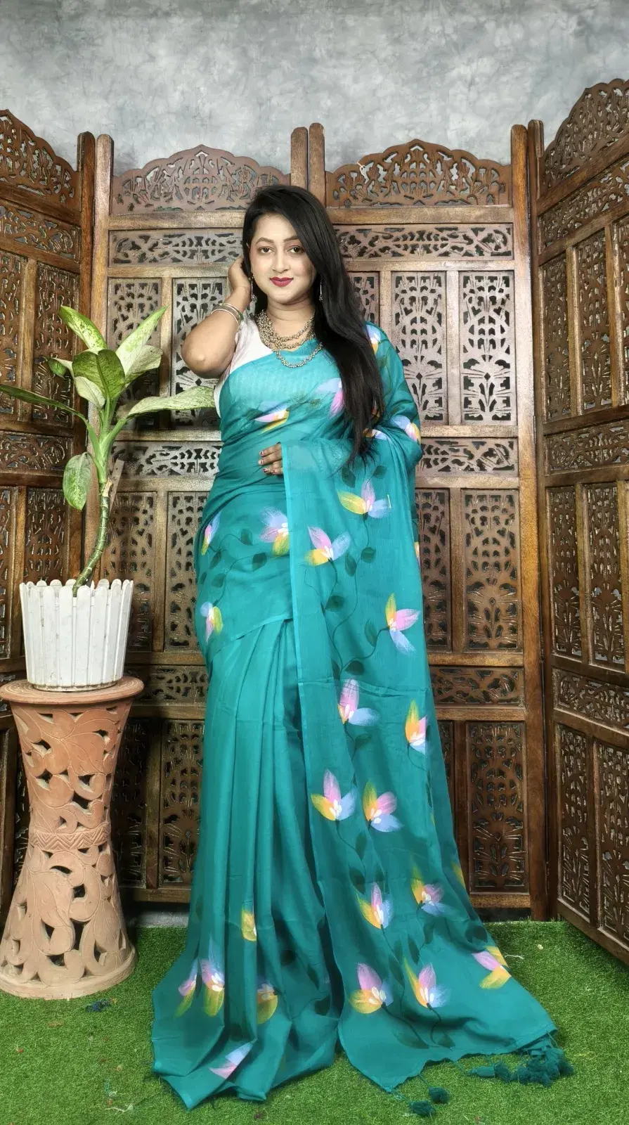Women’s Teal Floral Printed Saree