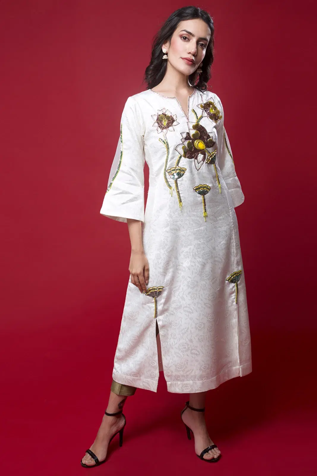 Women's White Floral Embellished Straight Kurta