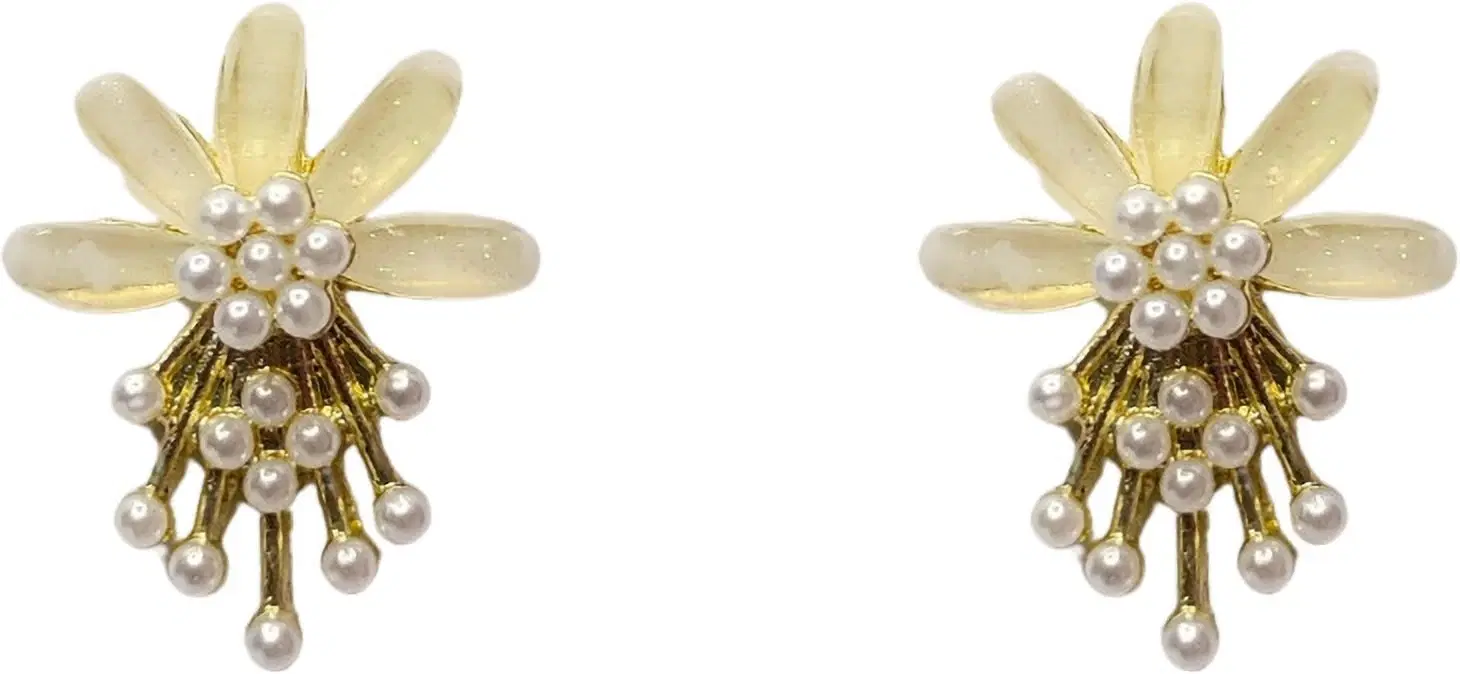 Tahaniya Seoul Bloom Korean Pearl Stud Earrings Stud Earring