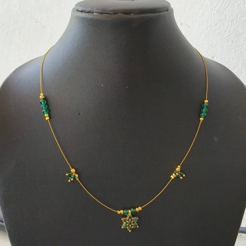 Invisible Chain Necklace, Single Layer, Green Beads, Floral Pendant, Gold Tone, 1 Qty